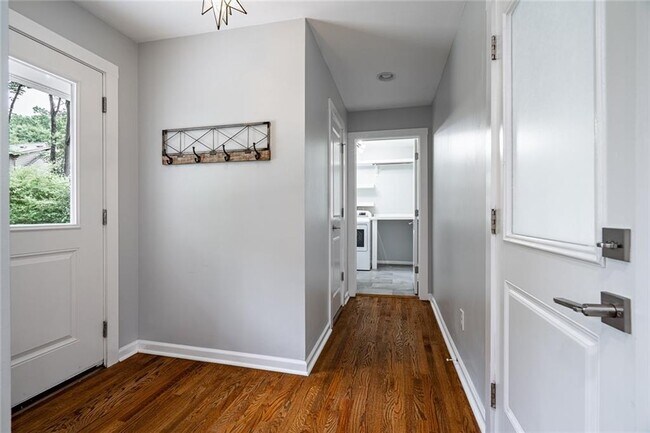 Building Photo - 2470 Landeau Cir