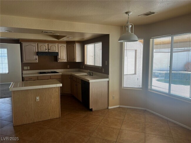 Building Photo - 289 Vallarte Dr