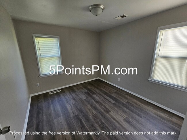 Building Photo - 4424 E 158th St