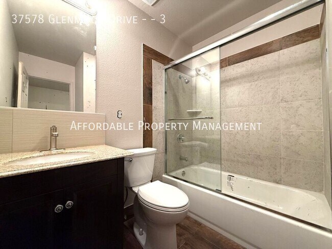 Building Photo - 37578 Glenmoor Dr