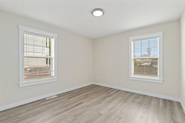 Building Photo - 34 Wilson St