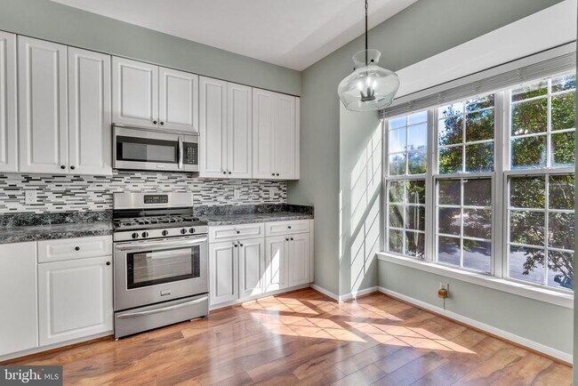 Building Photo - 1148 Cranston Ct