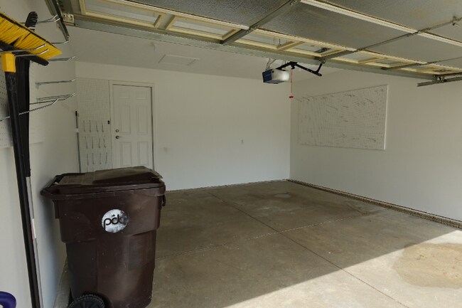 Building Photo - 2211 W Jubilee Ln