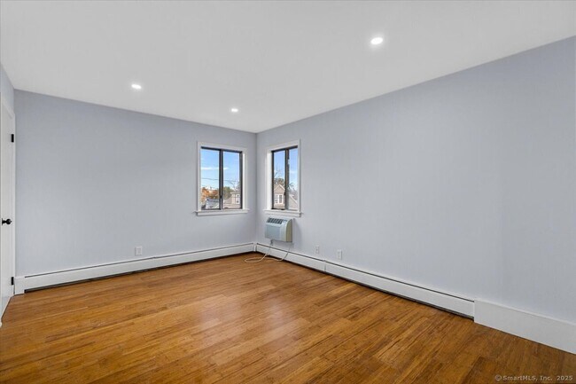 Building Photo - 88 Horton St