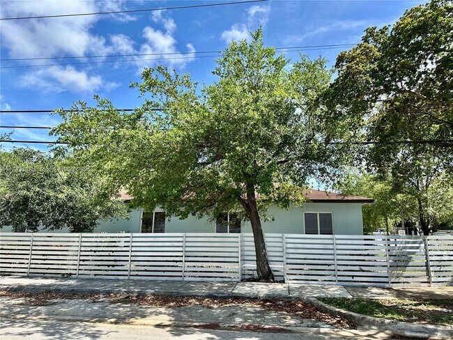 Building Photo - 513 NW 77th St