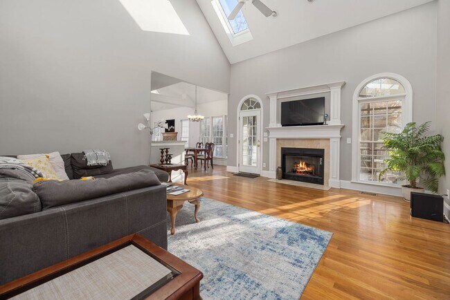 Building Photo - 4 Bed | 2.5 Bath House with Garage