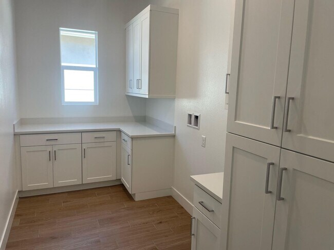 Building Photo - 55+ Community - Single Story 4 Bedroom Hom...