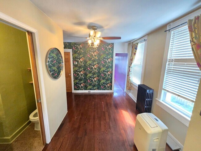 Building Photo - Beautiful 2 Bedroom 1.5 Bathrooms Patterson Park