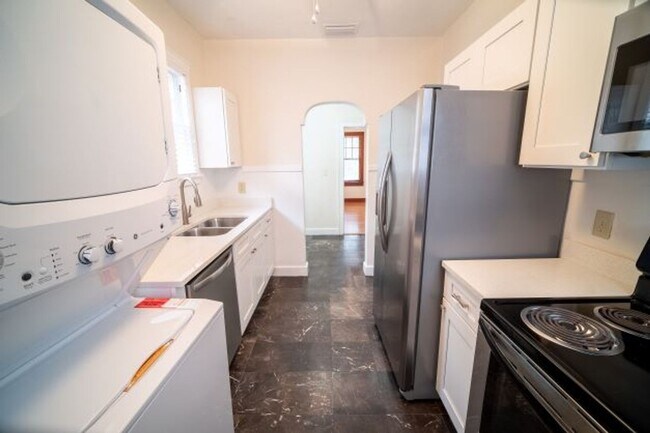 Building Photo - Fall 2026!! Live in this Historic yet modern 4 bedroom!