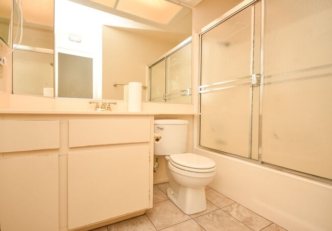 Building Photo - Single Story Spacious Home in Oceanside with a three car garage!