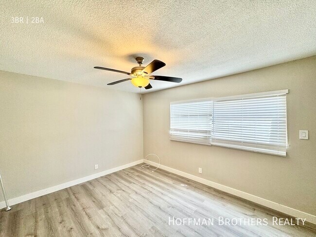 Building Photo - 12234 Manor Dr