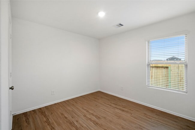 Building Photo - 104 Pine Bend Ct