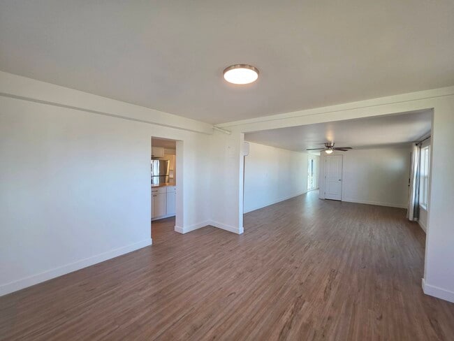 Building Photo - 2021 N Rd 48