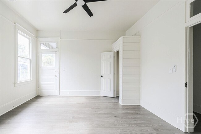 Building Photo - 316 W 40th St