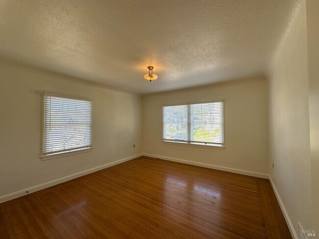 Building Photo - 258 W J St