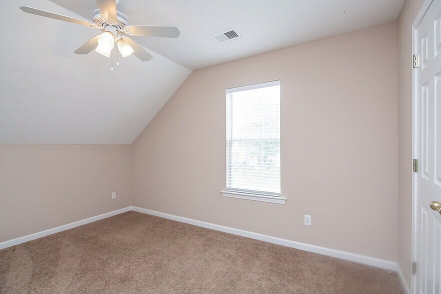 Building Photo - 5379 Glynis Cove