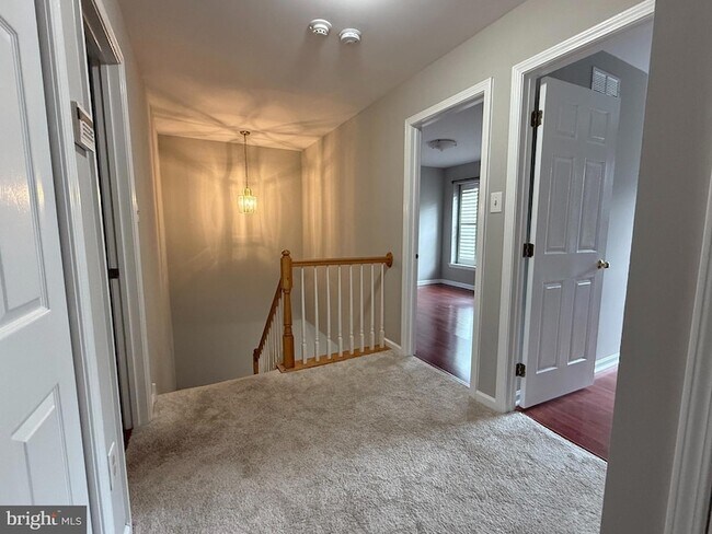 Building Photo - 155 Weybridge Dr