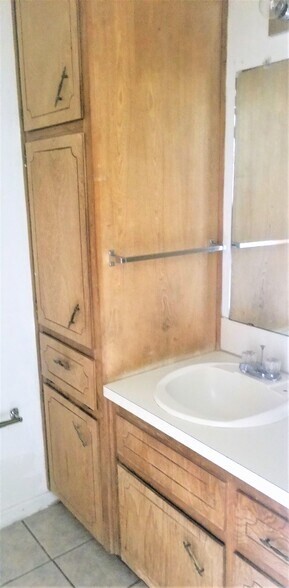 Building Photo - 607 N 20th St