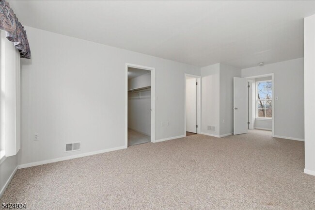 Building Photo - 5 Ajax Ct