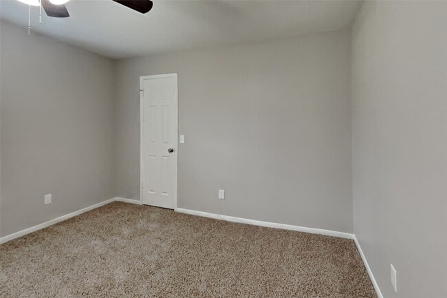 Building Photo - 16303 Hickory Point Rd