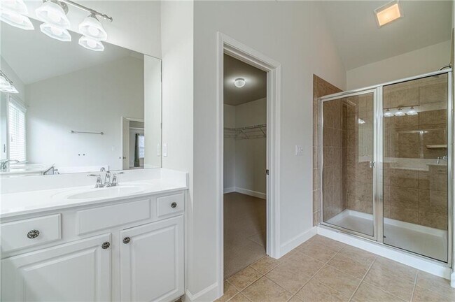 Building Photo - 2557 Staunton Dr