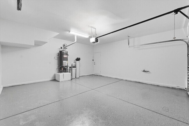 Building Photo - 752 Looking Bear Ct