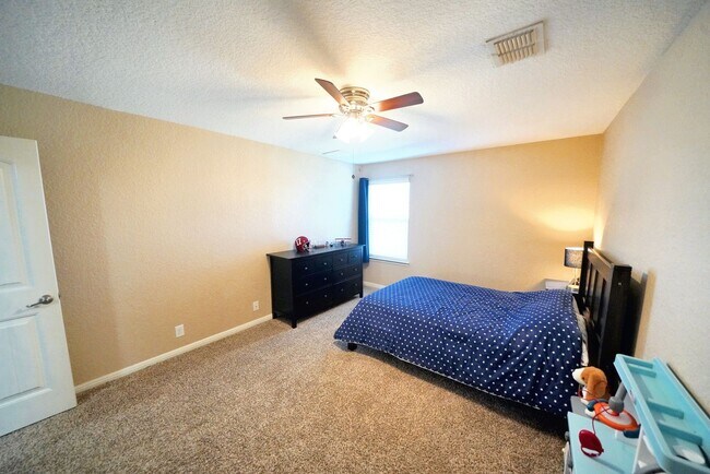 Building Photo - Executive 5-Bedroom Home in Coveted Crossvine Subdivision - Realtor Commission: $750