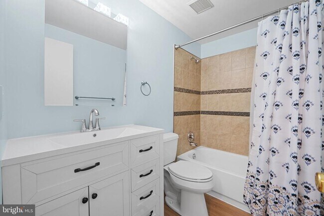 Building Photo - 3301 Fallowfield Dr