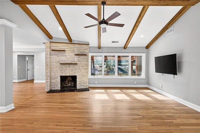 Building Photo - 1319 Chalmette Dr NE