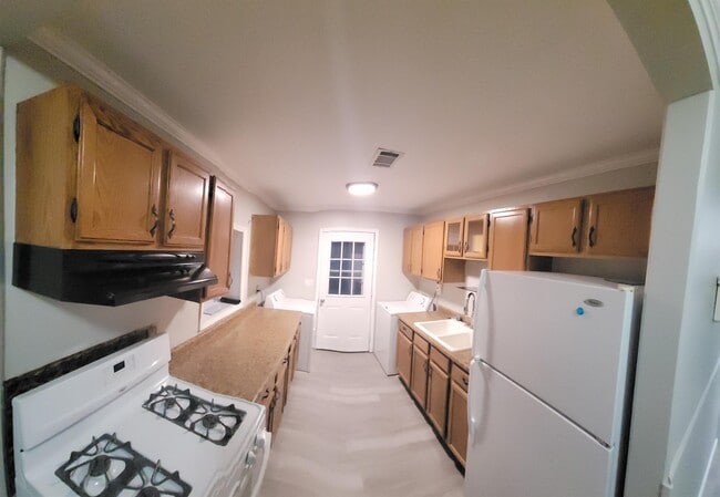 Building Photo - 2210 Capri Ave