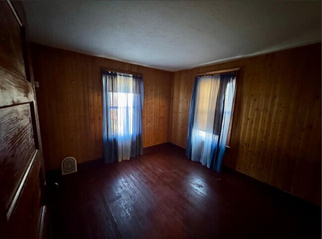 Building Photo - 409 Rowland St