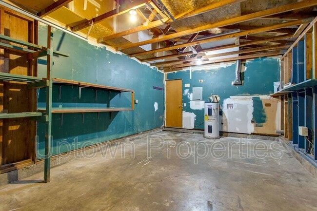 Building Photo - 8045 SW Thorn St