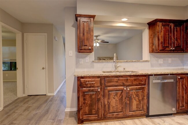 Building Photo - 711 Wolftrap Dr