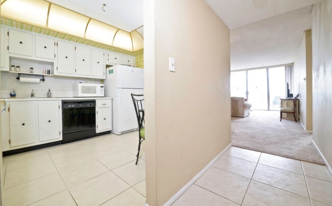 Building Photo - 18081 Biscayne Blvd