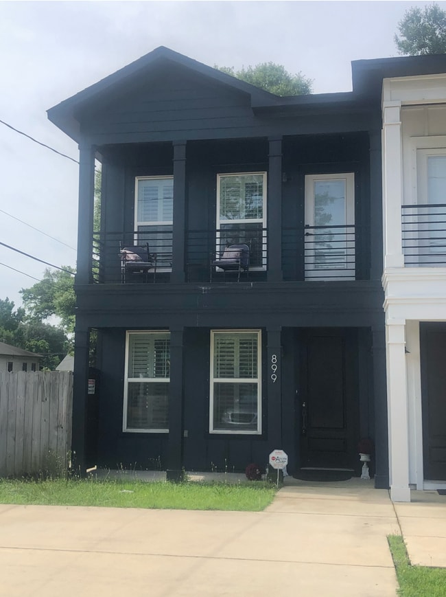 Building Photo - East Hill / Downtown Townhome Coming Soon!