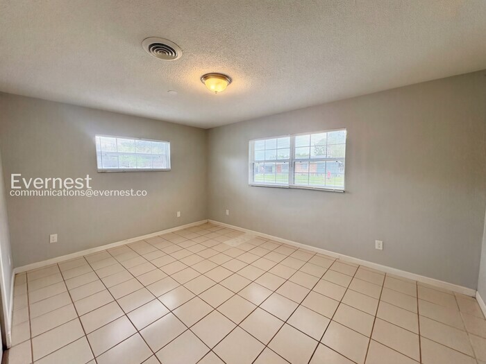 Building Photo - 742 Park Manor Dr