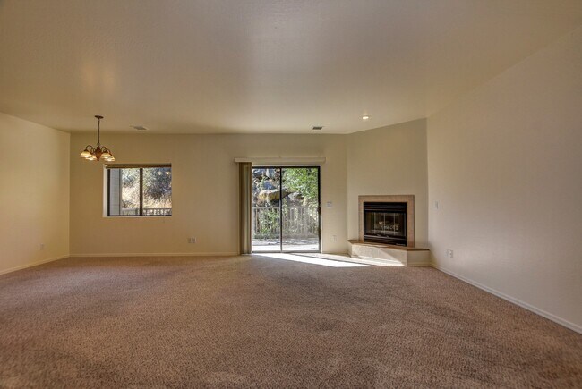 Building Photo - Boulder Park Townhome for Rent