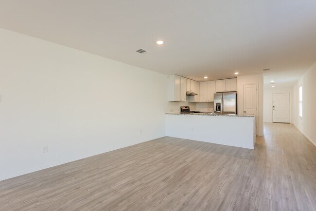 Building Photo - 10515 McClintock Dr