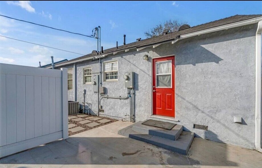 Building Photo - 7418 Farmdale Ave