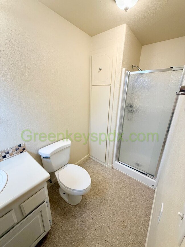 Building Photo - Wonderful 3-bedroom 2 Bath House in SE Portland!