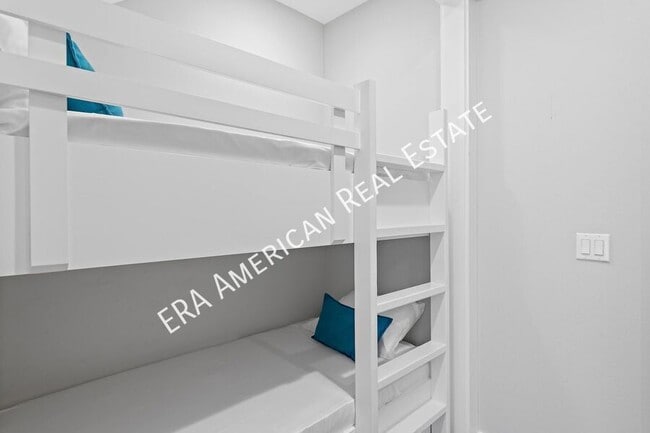 Building Photo - 4923 E County Hwy 30A