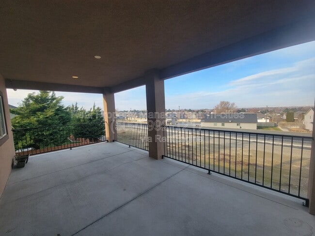 Building Photo - 2348 W 49th Ave