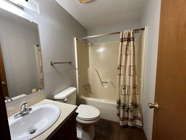 Building Photo - Introducing a charming 3-bedroom, 2-bathroom home located in Russellville, AR