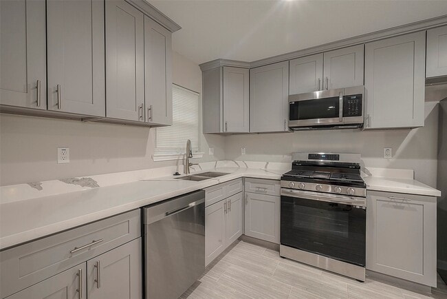 Building Photo - 5755 Heron Dr