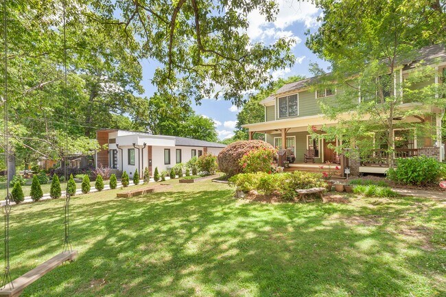 Building Photo - Beautiful 4/4 Plus Office, 4 Blocks From E...