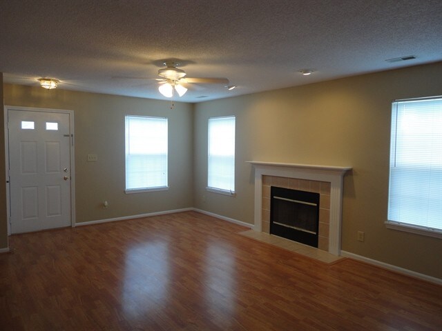 Building Photo - 743 Millbrook Dr