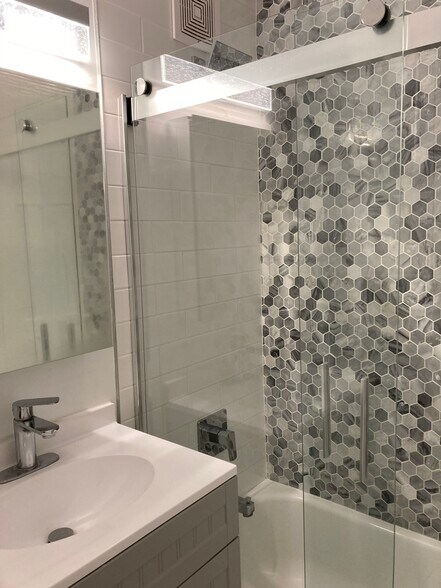 Building Photo - 1021 Arlington Blvd