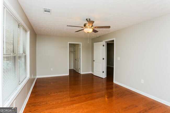 Building Photo - 1677 Pheasant Dr