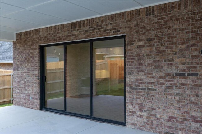 Building Photo - 5732 Lantana Ln