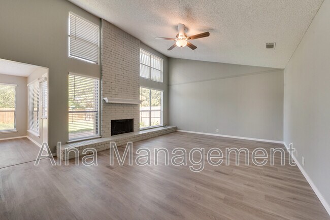 Building Photo - 6541 Ridglea Dr